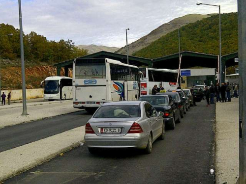 50% e transportit të udhëtarëve me Greqinë, me mjete informale