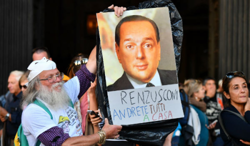 Fotopolitikë/Kundër Renzit dhe Berlusconit