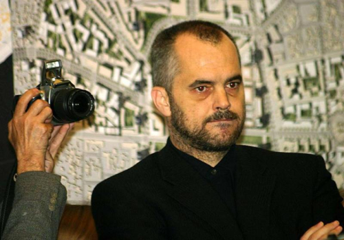 Kthimin e teatrit në Bingo e firmosi Rama (dokumenti)