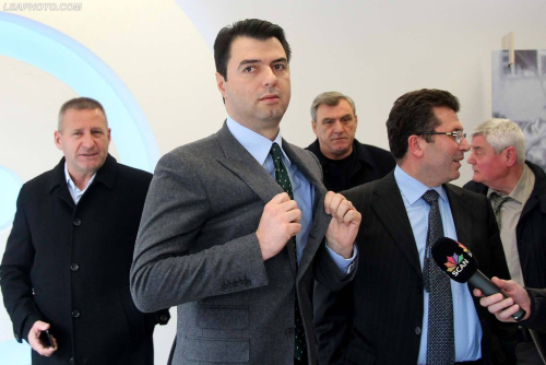 Opozitë dembele