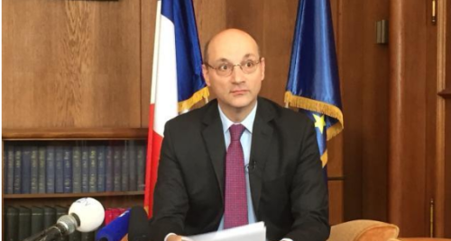 Negociatat/Pas fjalimit të Macron, Franca siguron vetëm Beogradin: Votë pro Serbisë në qershor