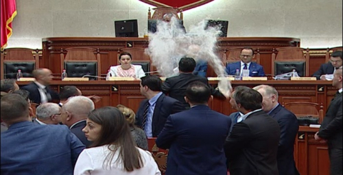 Opozita nis luftën e miellit (Video)