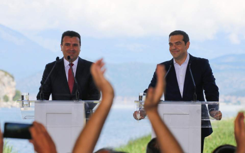 Firmoset marrëveshja për emrin e ri të Maqedonisë