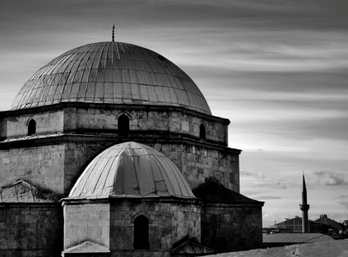 Myslimanizmi në Kosovë dhë tërheqja e Tiranës zyrtare nga integrimi brendakombëtar*