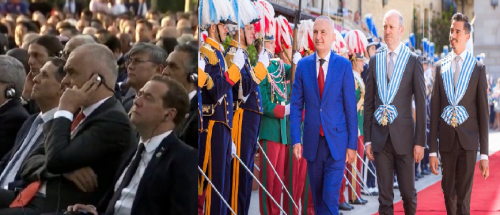 Politika e jashtme si rivalitet i axhendave private