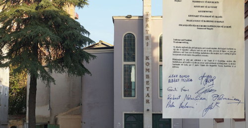 Kazma e aktorëve ndaj Teatrit!