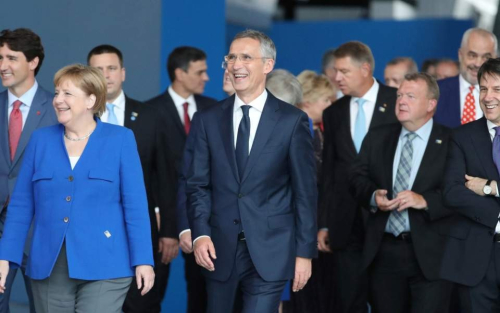 Maqedonia merr ftesën për anëtarësim në NATO
