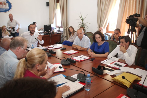Precedenti Berisha, kamardarja e Ramës për Teatrin