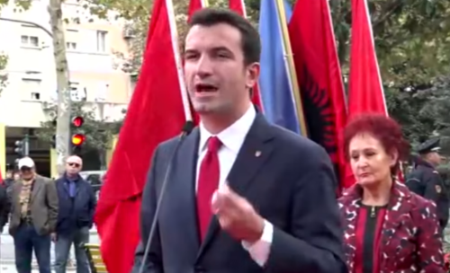 Dëgjoni një të diplomuar në Perëndim!