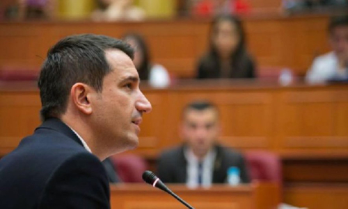 Njësoj si me Teatrin Kombëtar - një kompani që fal miliona euro dhe një Kryebashkiak që premton zgjidhje