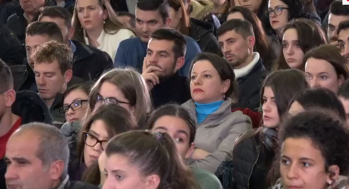 Video/Dialogu i Kryeministrit me studentë dhe pedagogë në Unuiversitetin Bujqësor të Tiranës