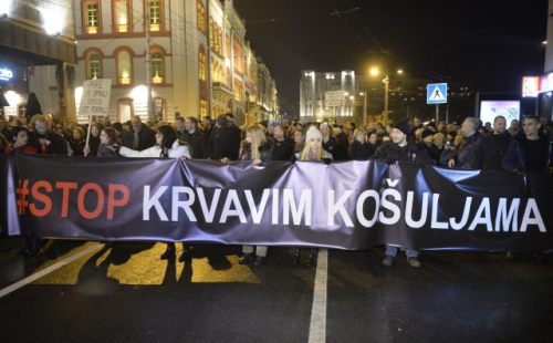 Ngrihen edhe serbët, protestë masive kundër Vuçiç