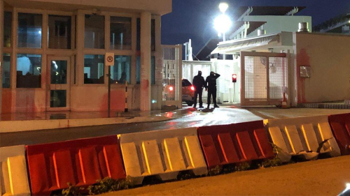 Anarkistët e Rubikon sulmojnë ambasadën e SHBA në Athinë