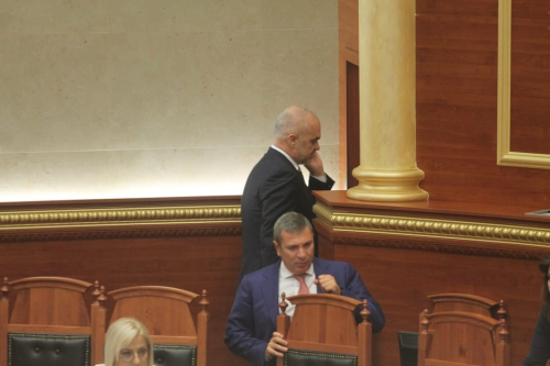 "Vetting" kontratave të Gjiknurit