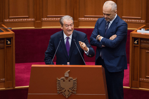 Banaliteti i një politike sms-sh