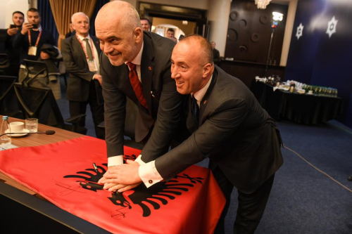 Një tjetër bllof publiçitar!