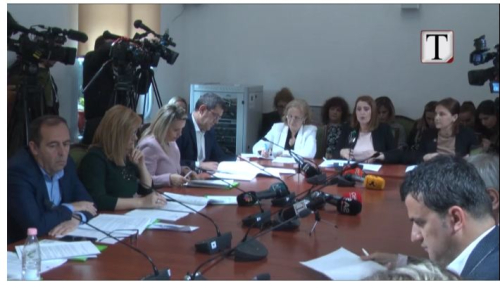 Ministria e Shëndetësisë ndryshon pa asnjë studim projektligjin për licencat