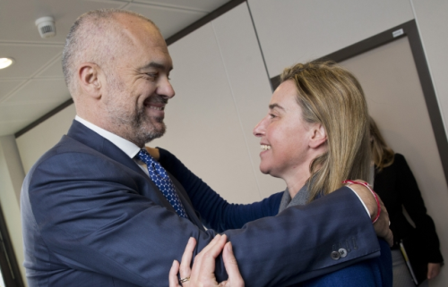 Një diplomat i mirë, por një kryeministër jo efektiv
