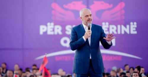 Provokimet dylekëshe të njeriut që shkatërroi Kushtetutën