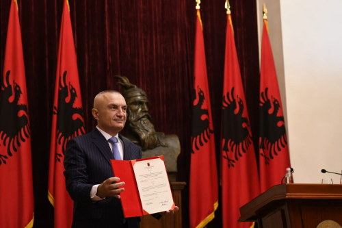 Paralajmëron shpërndarjen e Parlamentit