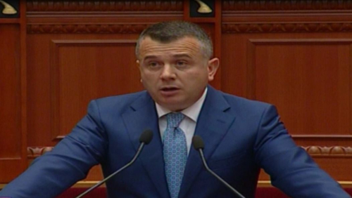 Balla në krye të firmëtarëve për shkarkimin e Metes (dokumenti)