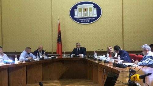 A ka shkelur Kushtetutën Presidenti? Parlamenti kërkon opinion nga Komisioni i Venencias