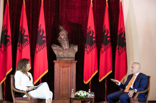 Përgjigja e Presidentit për gazetaren nga Përmeti: Avantazhi im është se kam lindur në Skrapar