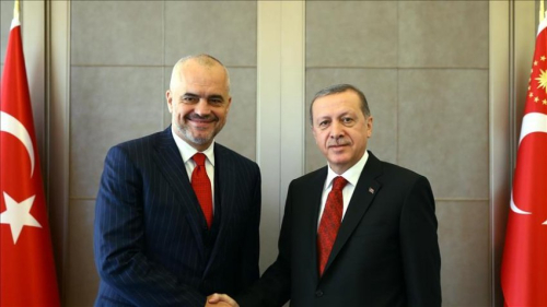 Miqësi apo partneritet që po sfidohet