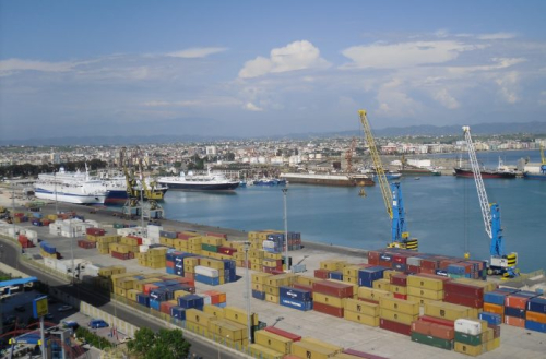 ATSh-ja e bën Shqipërinë bahçe me lule. Loja banale me raportet e INSTAT