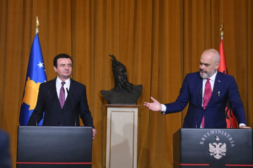 Kryeministri i Kosovës arrin fitoren e parë në Tiranë