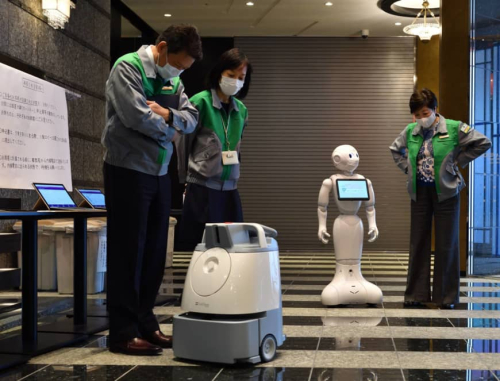 Video/Japoni,  robotë për shërbimin ndaj pacientëve në hotelet e karantinës
