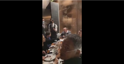 Samir Mane si Mehmet Shehu. Në një version të videos së Dubait është retushuar figura e biznesmenit