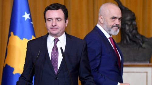 Nuk ka as mit dhe as kult të Kurtit. Sulmohet se nxori në pleqëri politike Kryeministrin e Tiranës