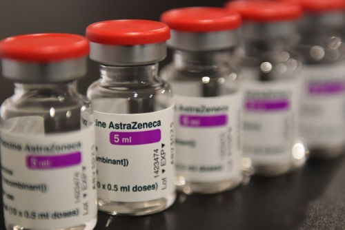 Disa flasin, të tjerë veprojnë. Serbia me 4 vaksina, njoftohet mbërritja e 150 000 dozave të AstraZeneca-s