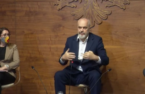 Mëk - mëk për vaksinën: Unë Lyp vetëm në Perëndim, jo në Rusi dhe Kinë