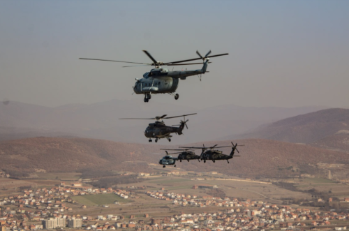 KFOR, stërvitje fluturimi në Kosovë  