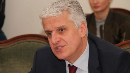 Ndryshe nga Kryeministri, Majko: Njerëzit po ikin sidomos për shkak të politikës