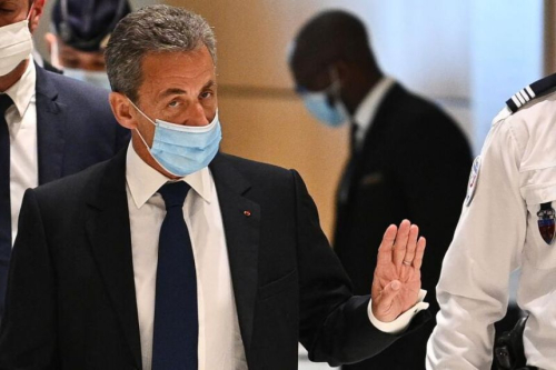 Ish-presidenti francez dënohet me tre vjet burg për korrupsion