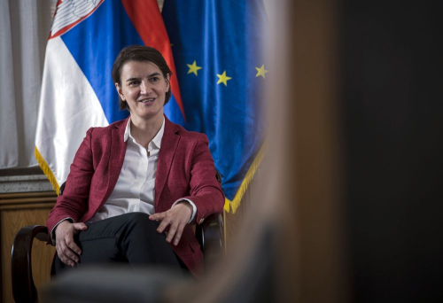 Ana Brnabiç, mes heshtjes dhe debatit për të drejtat e homoseksualëve