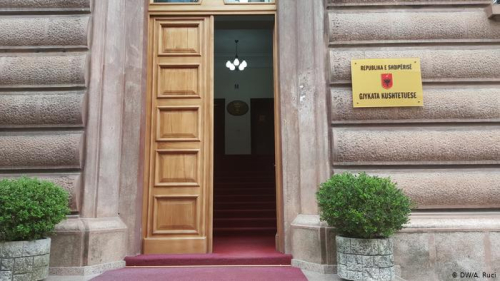 Votuesit duhet të kishin zgjidhur një dilemë që as Gjykata Kushtetuese nuk e zgjidh dot