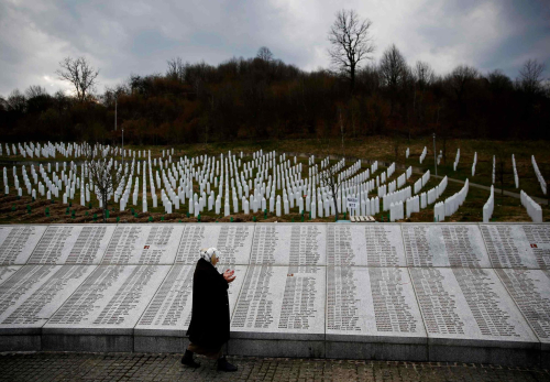 Raporti/“Në Srebrenicë nuk pati gjenocid”