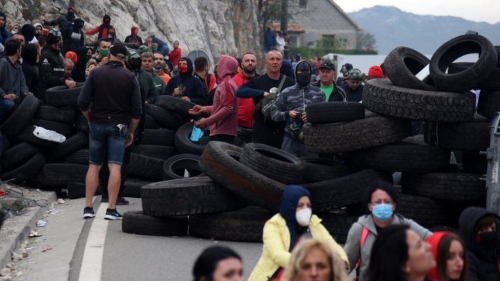 Malazezët në protestë kundër kreut të ri të Kishës Ortodokse