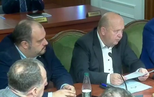Debat mes vrasësve dhe hajdutëve në Parlament