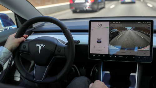 Shitje e 100 000 makinave elektronike/Tesla e Elon Musk kalon vlerën e 1 trilionë$