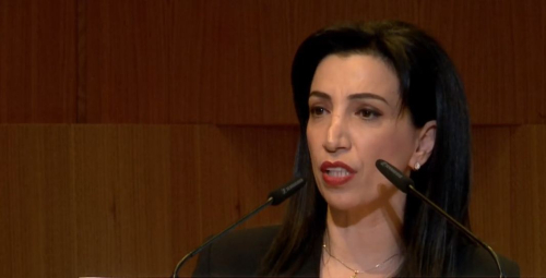 Ministria e Arsimit merr gomën për korrigjimin e teksteve. Asnjë fjalë për faturën dhe përgjegjësitë e gabimeve