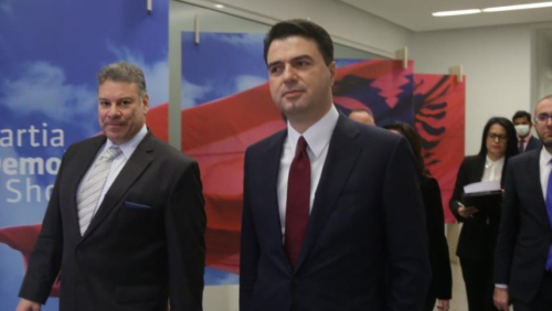 (de?)Natyralizohet politika e SHBA. Fshihen fjalët 'demokraci' e 'të drejta'. Thjesht: Basha është i yni!