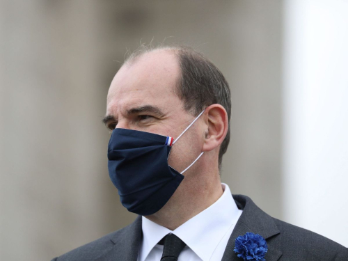 Franca pezullon pasaportën e vaksinimit, detyrohet t’u kthehet masave  