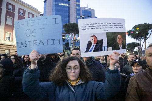 “Pakica e zhurmshme” proteston sërish, Rama: Ky është turp kombëtar  