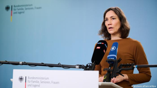 Pushimet pas përmbytjeve i kushtojnë postin ministres gjermane