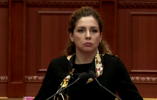 Ministrja e Jashtme që flet e nuk thotë asgjë